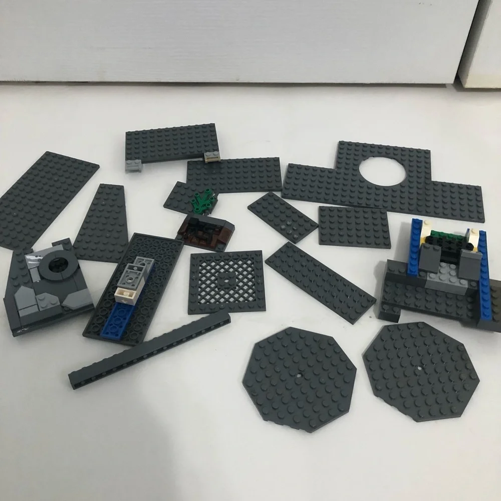 Lego mixed pieces lot 8.9 ounces of Lego bricks random grey bases sku‎ 8